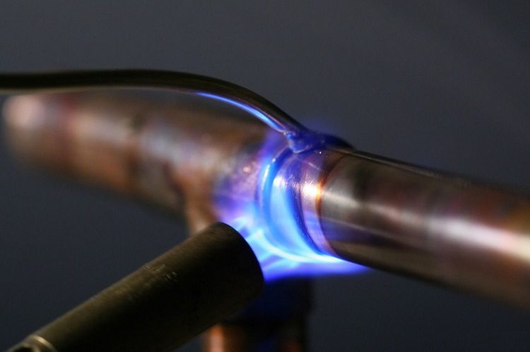 Les brûleurs à gaz diffèrent par le type de combustible consommé et le but de Brûleur à gaz pour le brasage de tuyaux en cuivre