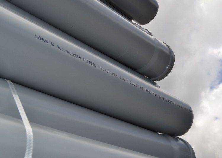 Les tuyaux en plastique sont fabriqués à partir de différentes matières premières, ils ont donc des propriétés et des caractéristiques différentes Machine de soudage de tuyaux en plastique
