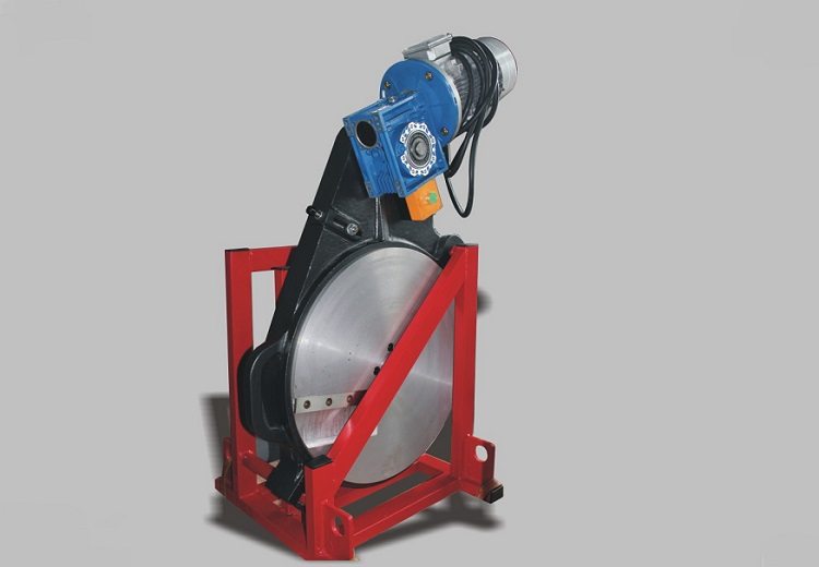 Avant le soudage, il est nécessaire de nettoyer les extrémités des tuyaux, pour cela utiliser la face d'extrémité Machine de soudage de tuyaux en plastique