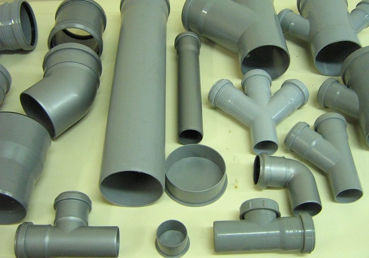 Pour les eaux usées, vous pouvez utiliser des tuyaux en PVC ou en polypropylène Remplacement des tuyaux d'égout