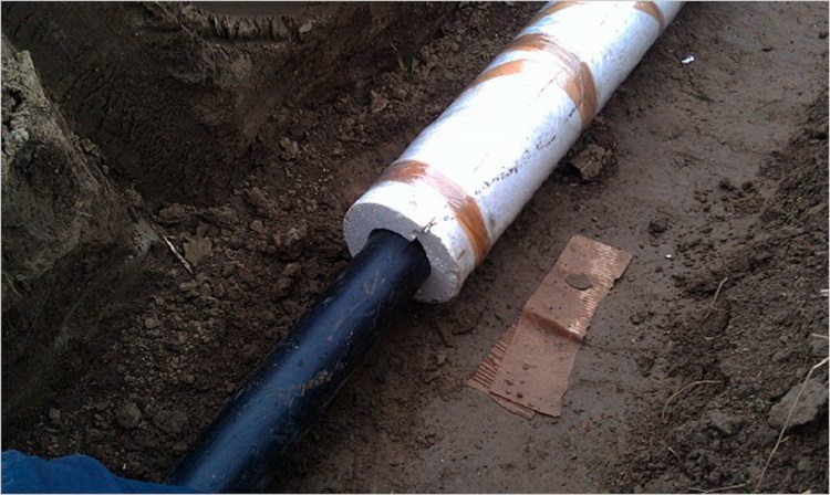 Le choix du matériau d'isolation dépend de nombreux facteurs, dont la profondeur du pipeline Comment isoler une conduite d'eau dans la rue