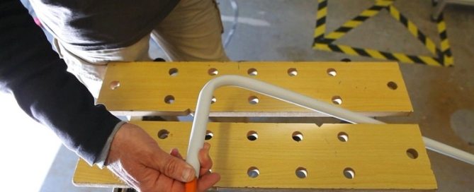 Comment plier des tuyaux en plastique
