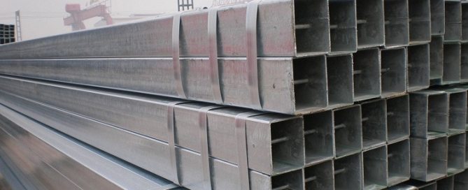 Tuyaux carrés en métal