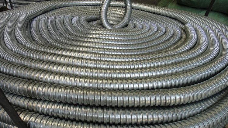 Les tuyaux en acier ondulé sont très flexibles, donc avec leur aide, il est facile de créer des systèmes de toute complexité Tuyau ondulé en acier inoxydable