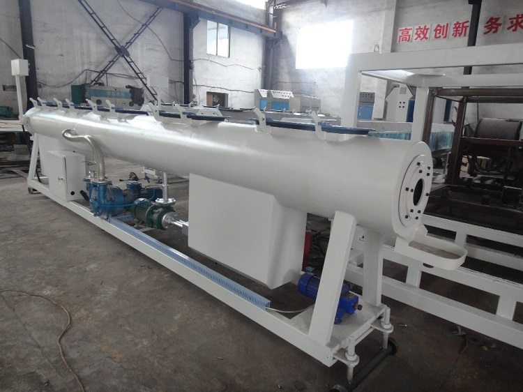 L'une des méthodes de production de tuyaux transparents nécessite l'utilisation d'une extrudeuse; cette technologie est également utilisée pour produire d'autres types de produits de tuyaux en plastique. Tuyau en plastique transparent