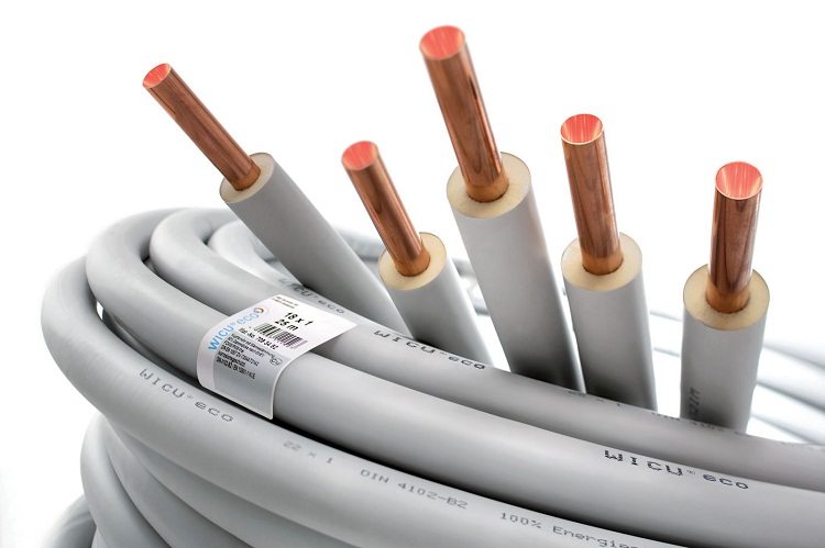 Les tuyaux en isolation polymère peuvent réduire les pertes de chaleur dans le système de chauffage, mais ces produits sont assez chers Tuyaux et raccords en cuivre pour l'alimentation en eau