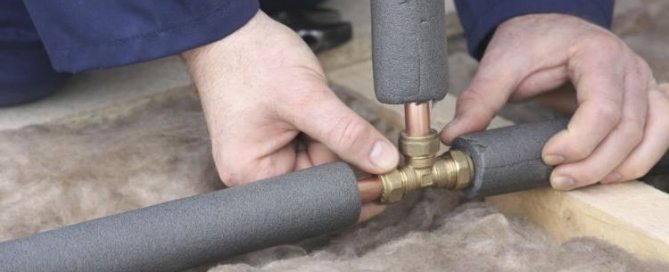 Isolation des conduites d'eau dans une maison privée