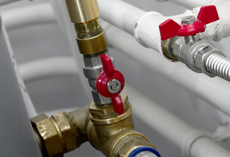 L'approvisionnement en eau interne et externe est équipé de vannes d'arrêt - robinets et vannes Co-entreprise d'eau domestique et d'assainissement
