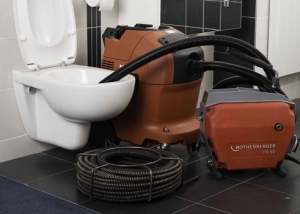 Comment éliminer un blocage dans les toilettes