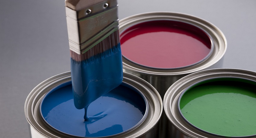 La peinture de haute qualité à séchage rapide doit être inodore et bien se poser sur une surface métallique Peinture sans saveur pour radiateurs à séchage rapide
